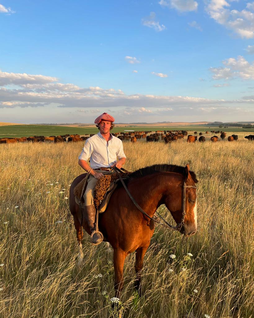 El joven que encontró su pasión en el campo