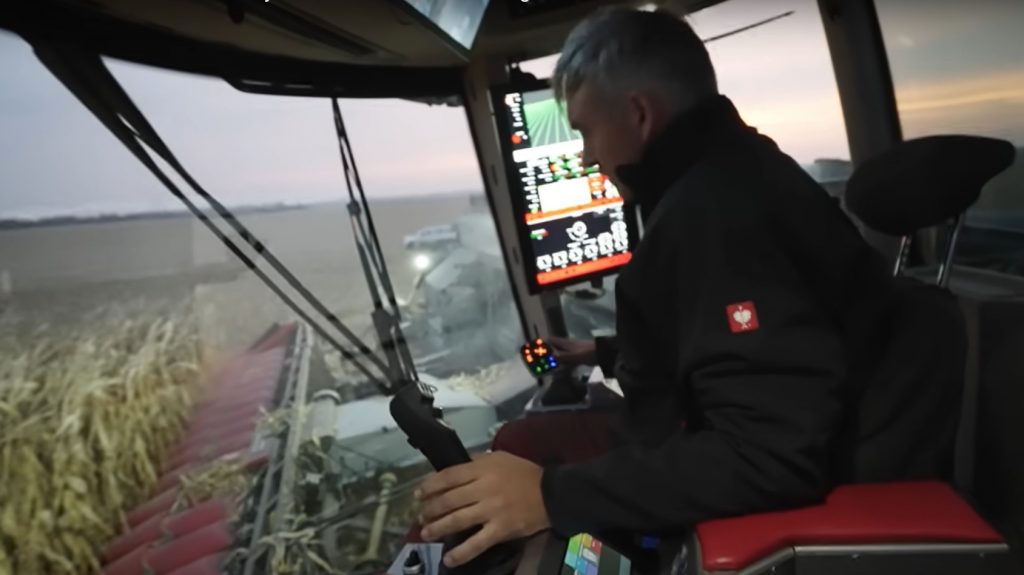 Desde la cabina se controlan todas las funciones de la máquina y del vehículo.