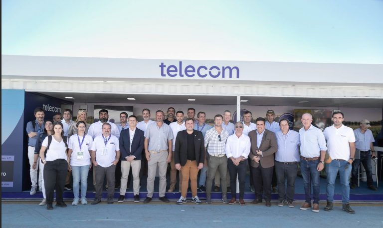 Telecom y AGCO avanzan en un clúster de conectividad rural continua en Buenos Aires