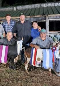 Alexis Ferrer junto al equipo de Establecimiento Doña Amelia