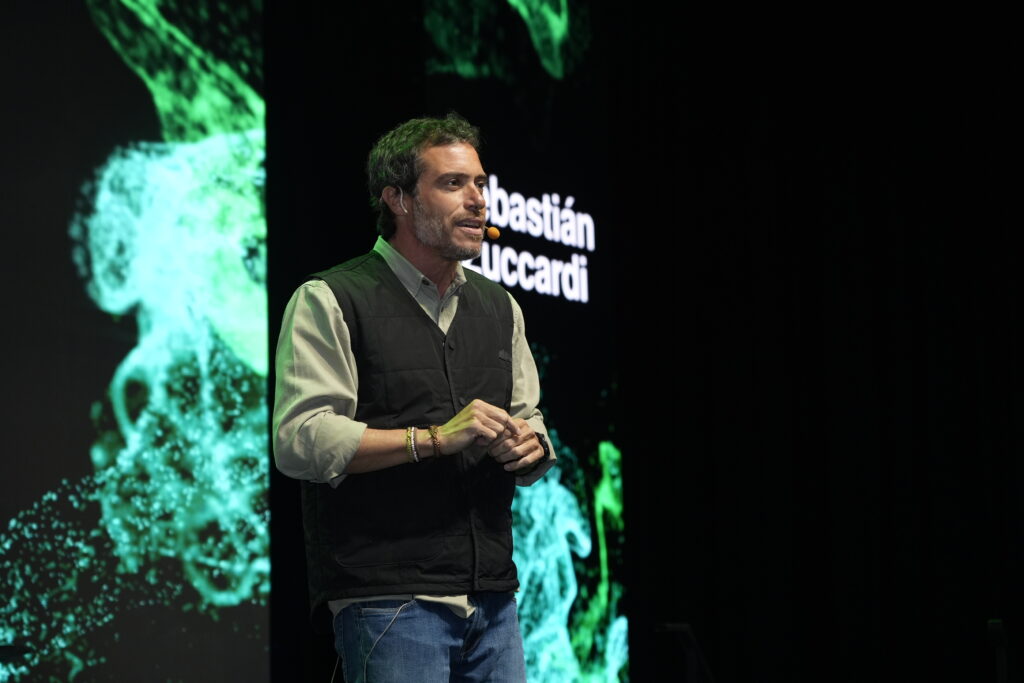 "Somos lo que hacemos con lo que tenemos": el mensaje que unió historias diversas en las Charlas Aaprender - Expoagro - Edición YPF Agro