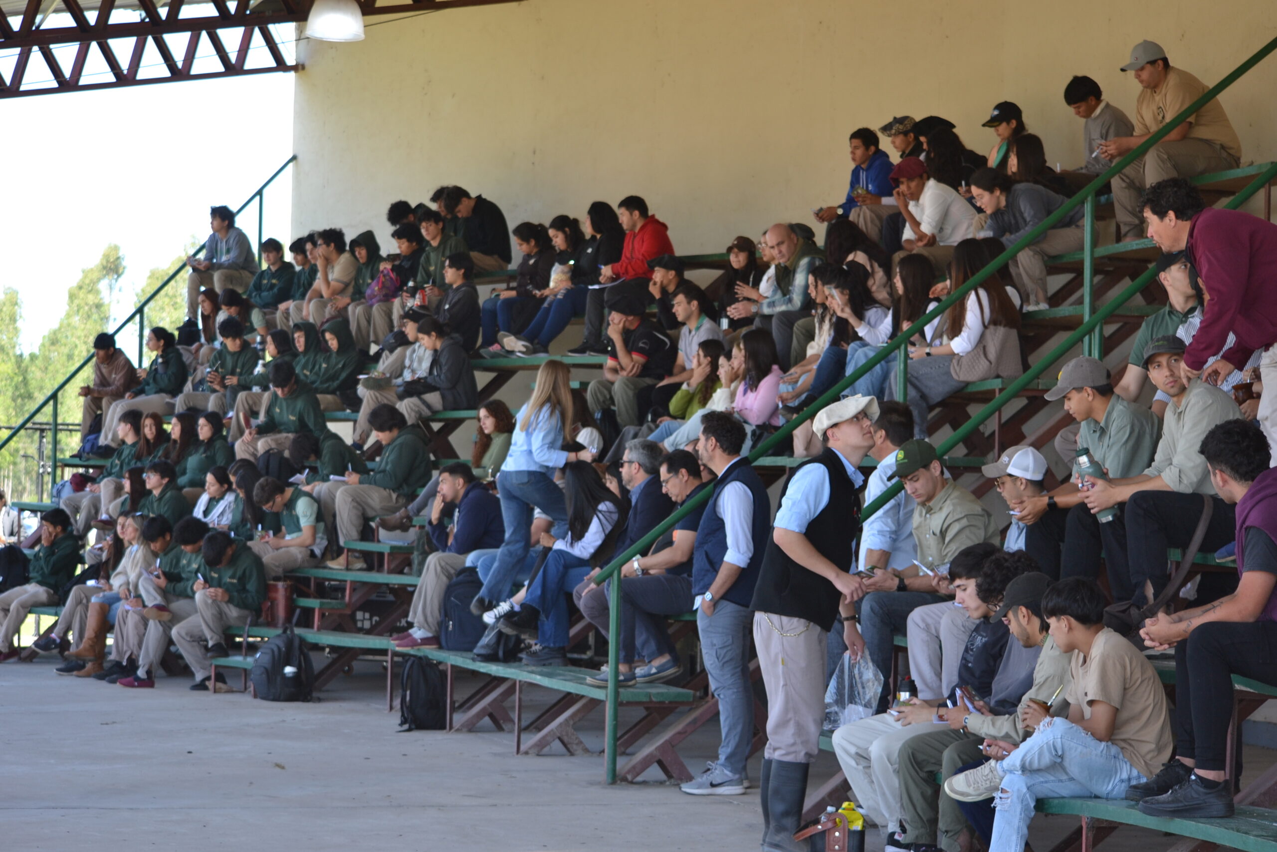 Más de 250 estudiantes participaron de charlas y concurso de jurados