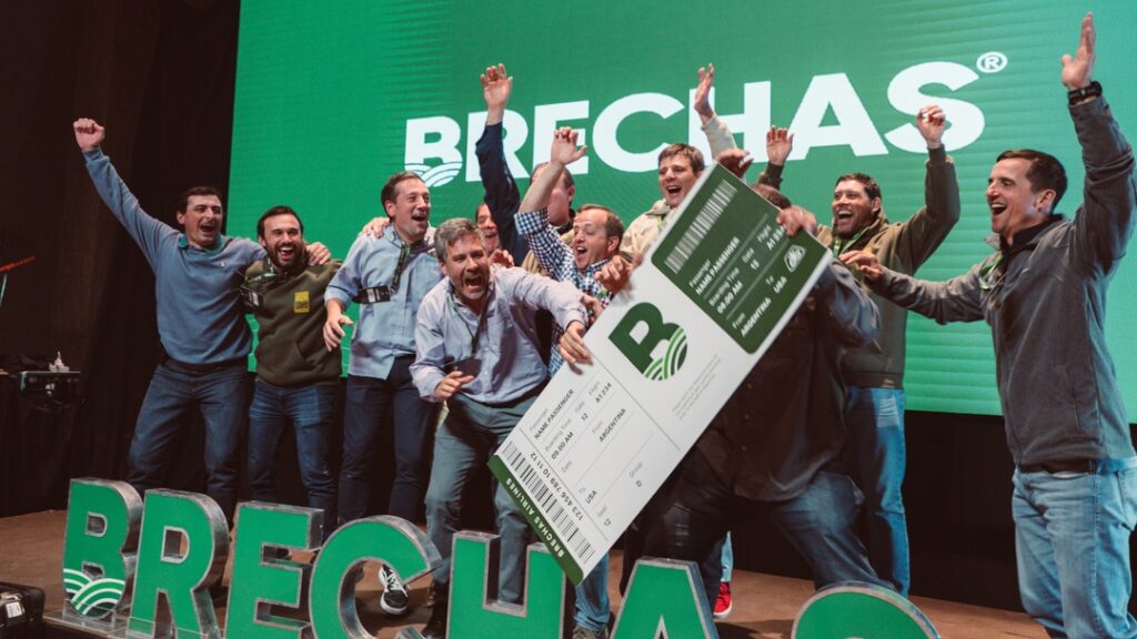 Con nuevos híbridos de maíz, girasol y soja, Pioneer celebra sus 100 años en el Congreso Aapresid - Expoagro - Edición YPF Agro