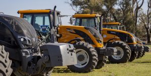 Tractores de vanguardia en el foco de la ganadería argentina