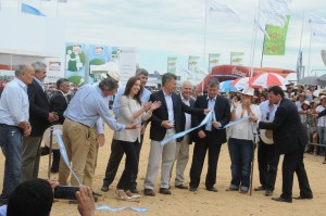 09/03 – MACRI INAUGURÓ LA DÉCIMA EDICIÓN DE LA MAYOR MUESTRA DEL CAMPO