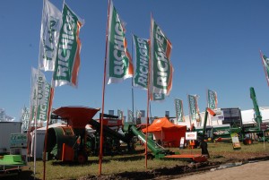 Los ganaderos fueron a buscar fierros a Expoagro