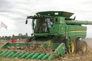 09/03 – JOHN DEERE CELEBRA 60 AÑOS DE FABRICACIÓN EN LA ARGENTINA Y PRESENTA NUEVA TECNOLOGÍA EN EXPOAGRO