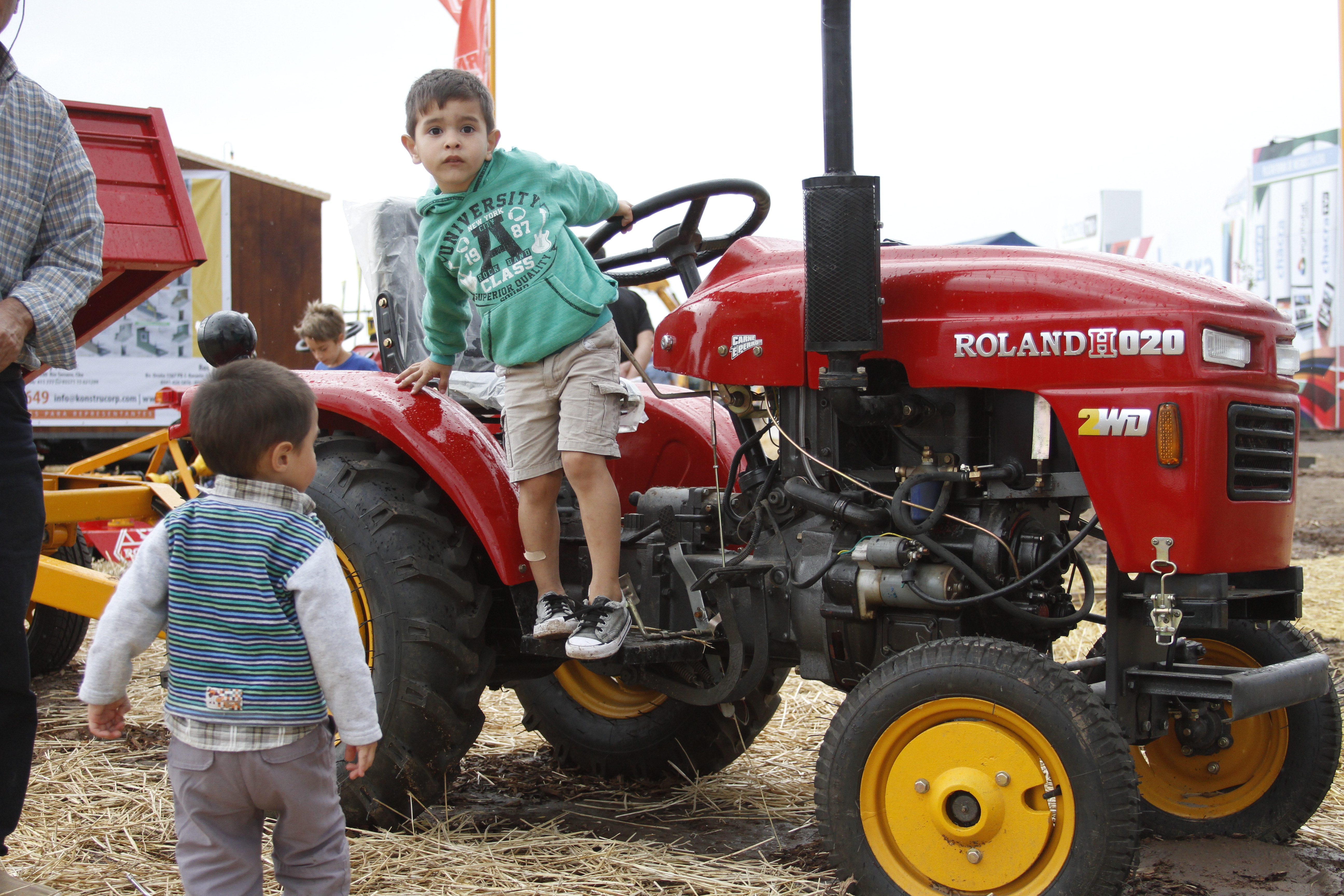 11/03 – ROLANDH CERRÓ MÁS DE 40 VENTAS EN EXPOAGRO