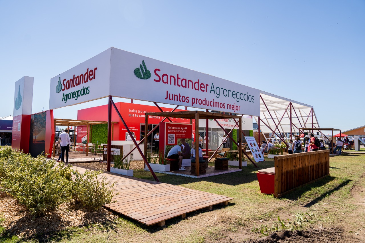 Santander ofrece financiación por 30.000 millones de pesos en la muestra del campo