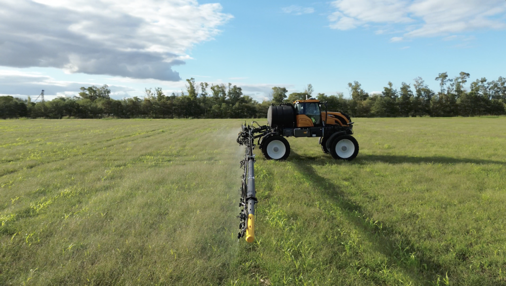 Valtra presenta su pulverizadora Serie R con tecnología para aplicar con más precisión y eficiencia - Expoagro - Edición YPF Agro