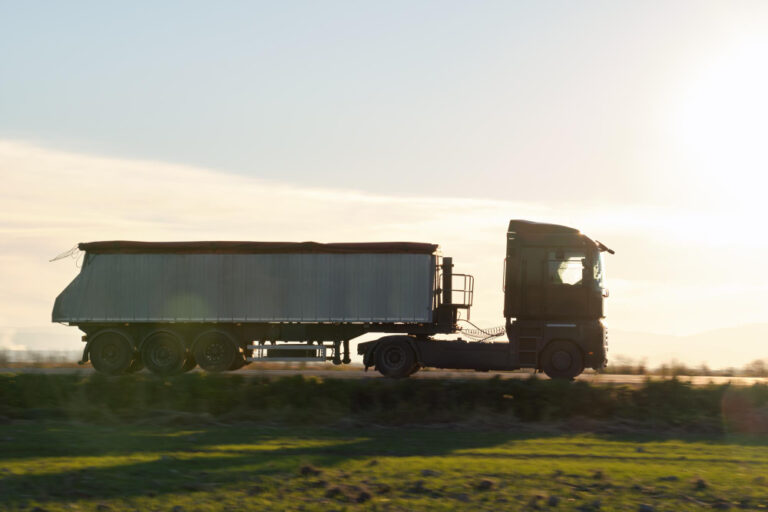 Cosecha récord y logística al límite: el 76% de los granos llegará a puertos por camión