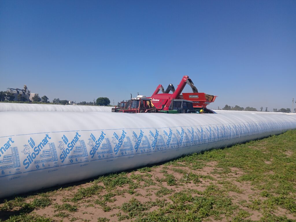 Innovación aplicada al corazón de la poscosecha: Presentan la primera silobolsa inteligente del mundo