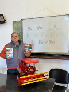 “Reinas Mecánicas II”, la obra de José María Barrale que desempolva al “país que quedó en el camino”