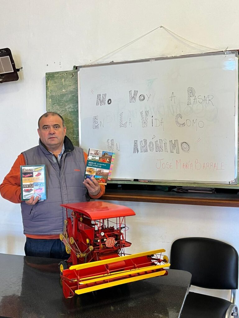 “Reinas Mecánicas II”, la obra de José María Barrale que desempolva al “país que quedó en el camino”