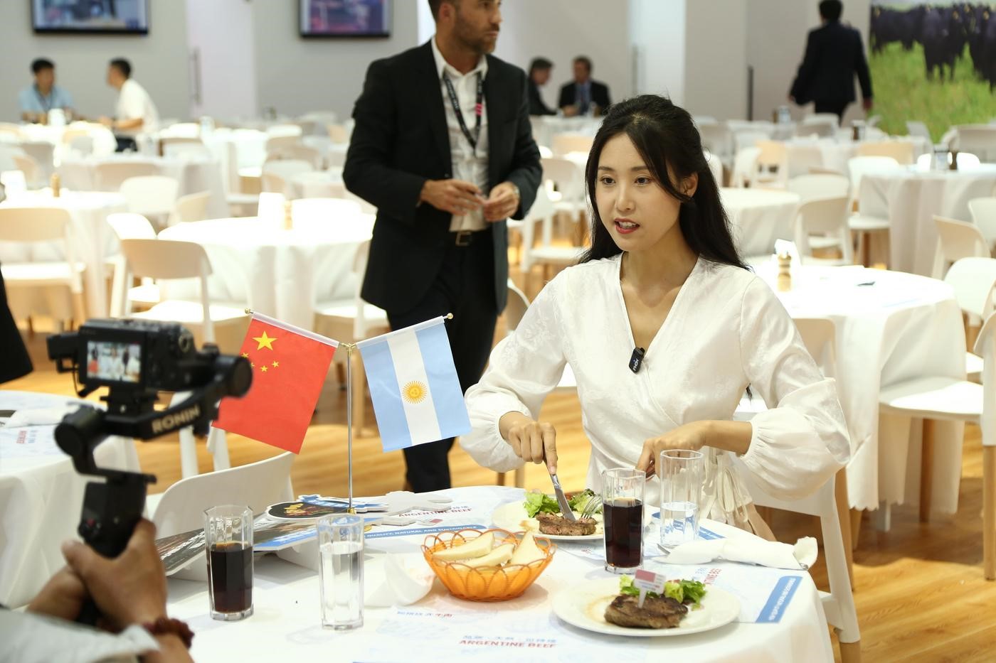 Influencers en la Sial China promovieron la carne argentina